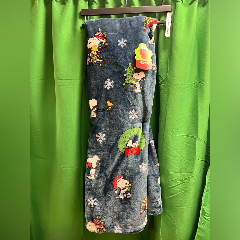 Brookshire extra long snoopy blanket